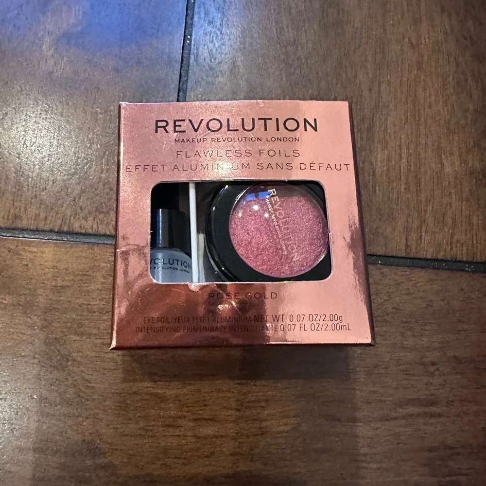 Makeup Revolution Flawless Foils in Rose Gold